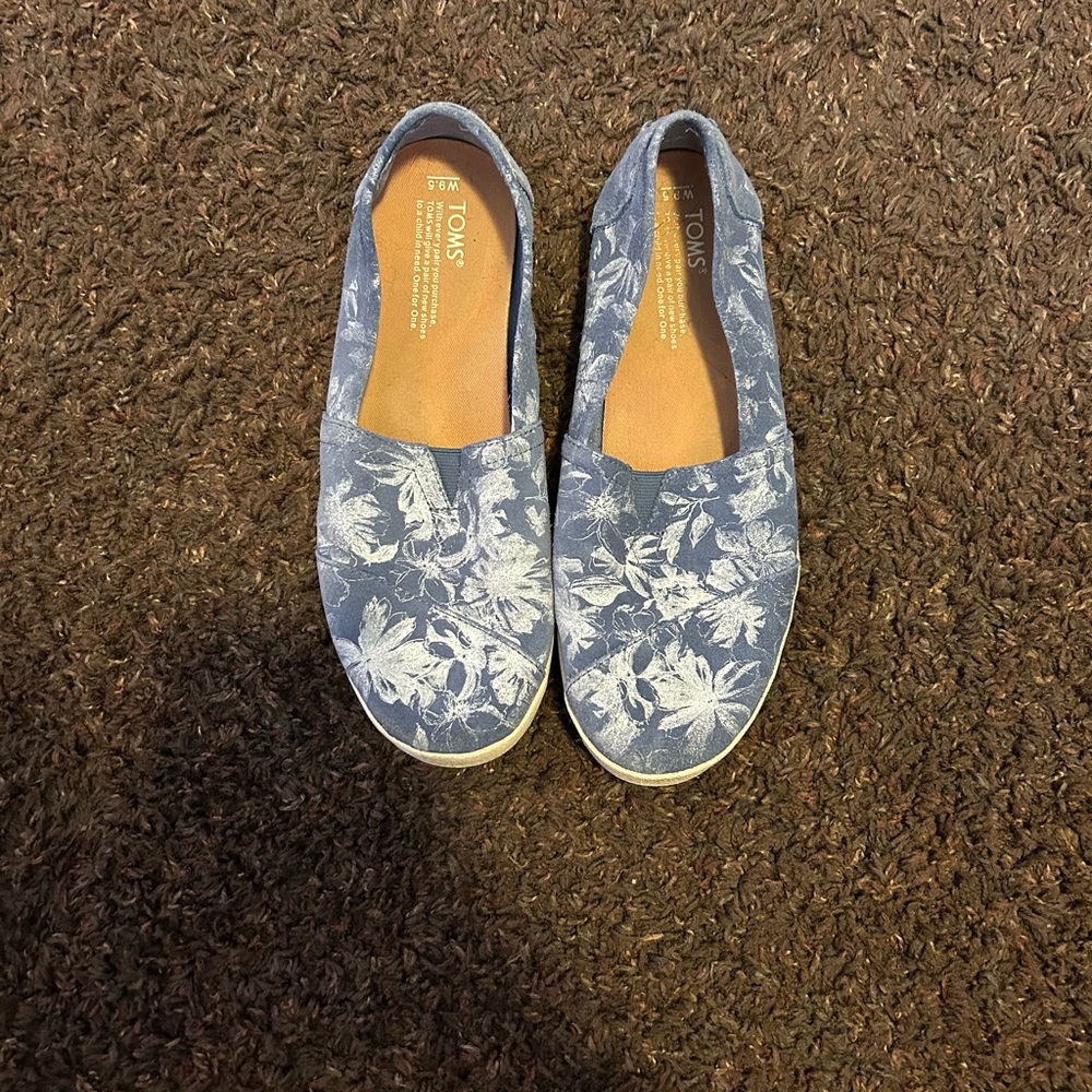 womens toms 9.5